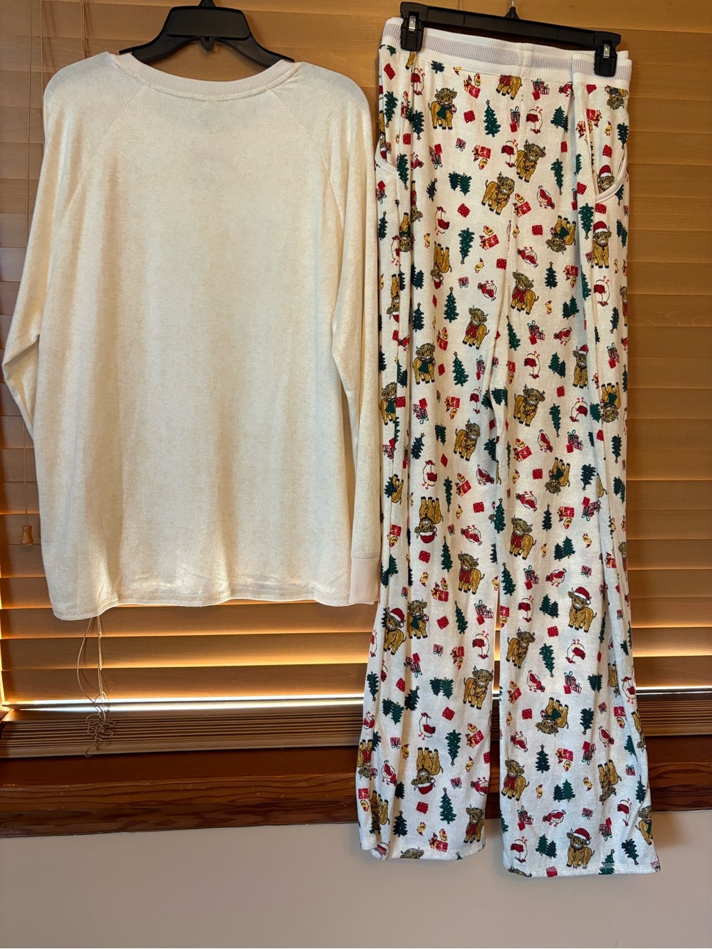 O Holy Cow NWT Cream Holiday Pajama Set/Festive Print/ pockets. Oversized XLarge - Picture 7 of 8